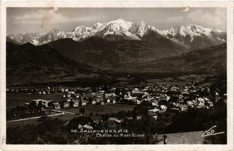 Carte postale ancienne Sallanches et la Chaine du Mont-Blanc à Sallanches