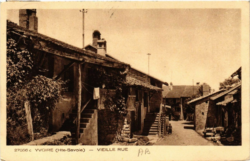 Carte postale ancienne Yvoire - Vieille Rue à Yvoire