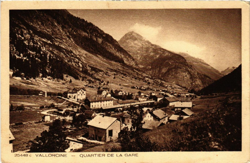 Carte postale ancienne Vallorcine - Quartier de la Gare à Vallorcine