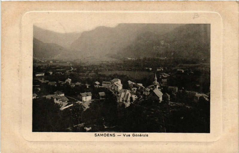 Carte postale ancienne Samoens - Vue générale à Samoëns