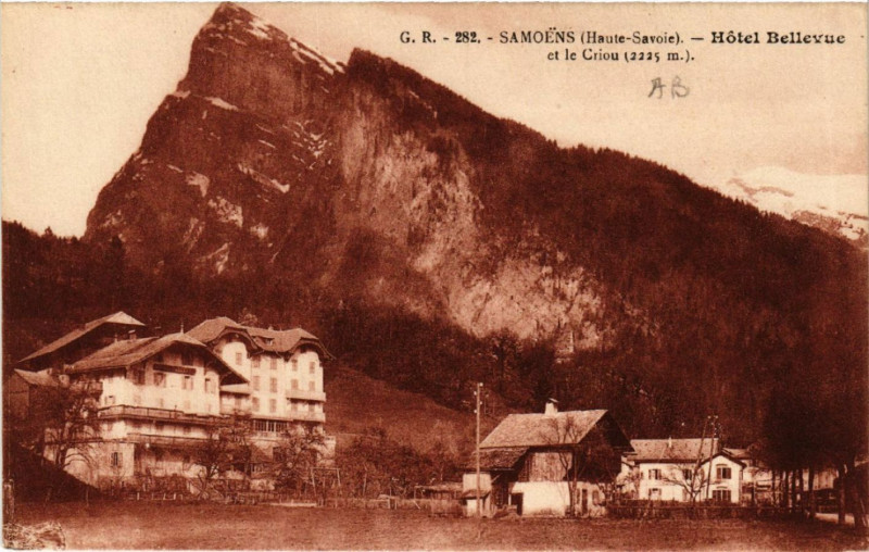 Carte postale ancienne Samoens - Hotel Bellevue et le Criou (2225 m) à Samoëns