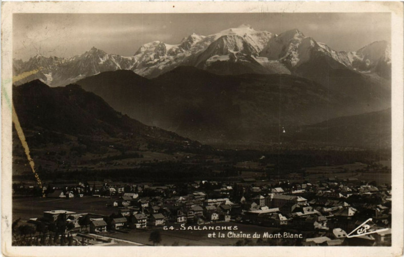 Carte postale ancienne Sallanches et la Chaine du Mont-Blanc à Sallanches