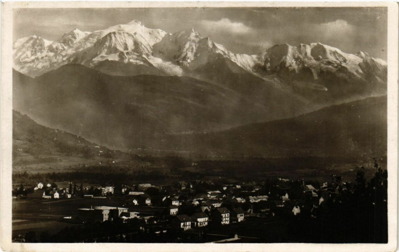 Carte postale ancienne Sallanches et le Mont-Blanc à Sallanches