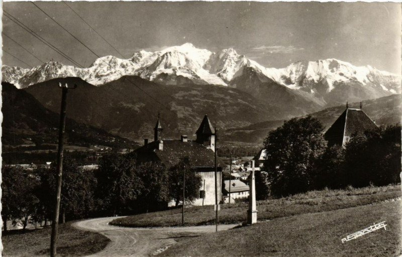 Carte postale ancienne Sallanches - Chateau Tour de Disonches et le Mont à Sallanches
