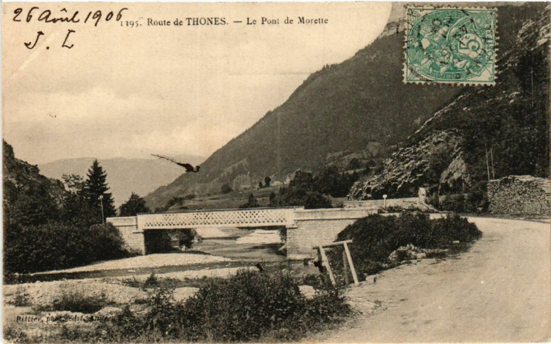Carte postale ancienne Route de Thones - Le Pont de Morette à Thônes