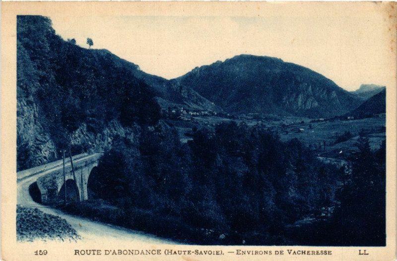 Carte postale ancienne Route d'Abondance - Env. de Vacheresse à Vacheresse