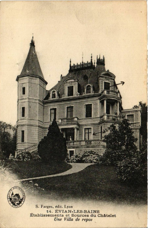 Carte postale ancienne Evian-les-Bains - Etabl. et Sources du Chalet - Une Villa à Évian-les-Bains