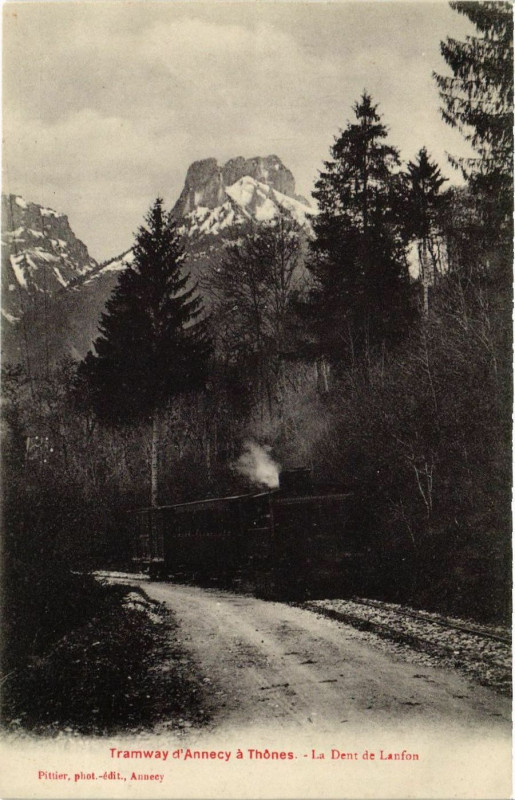 Carte postale ancienne Tramway d'Annecy a Thones - La Dent de Lanfon à Thônes
