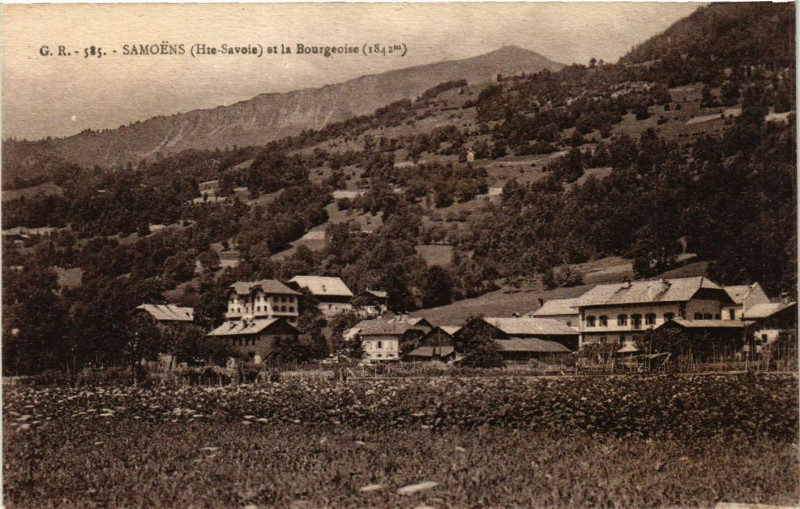 Carte postale ancienne Samoens et la Bougeoise (1842 m) à Samoëns