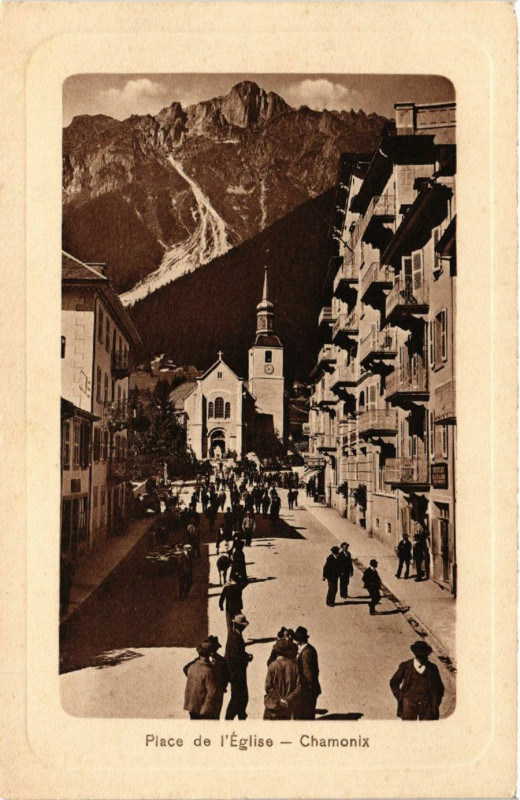 Carte postale ancienne Place de l'Eglise - Chamonix