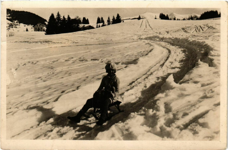 Carte postale ancienne Megeve (1113 m) - Station hivernale. Une partie de luge à Megève
