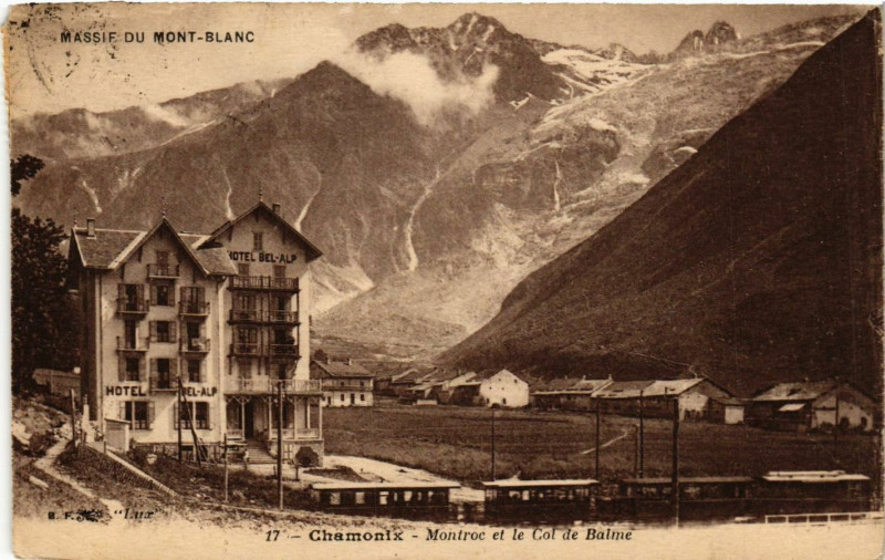 Carte postale ancienne Massif du Mont-Blanc - Chamonix - Montroe et Col de Balme
