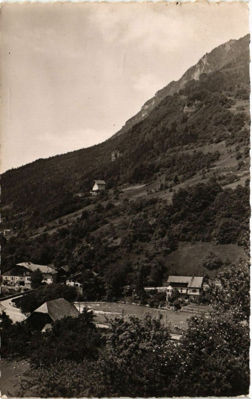 Carte postale ancienne Marignier Alt 473 m - Vue générale à Marignier