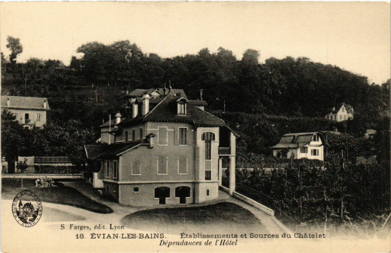 Carte postale ancienne Evian-les-Bans - Etabl. et Sources du Chatelet - Dependance...