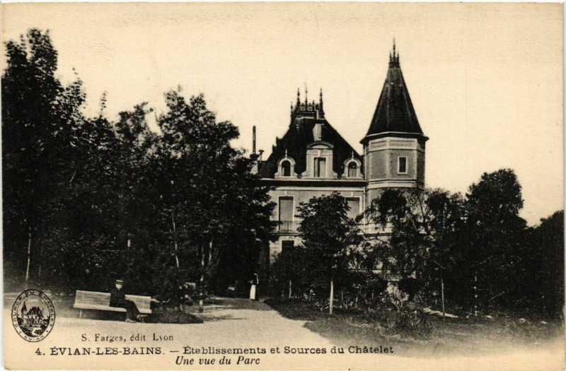Carte postale ancienne Evian-les-Bains - Etabl. et Sources du Chatelet - Une vue à Évian-les-Bains