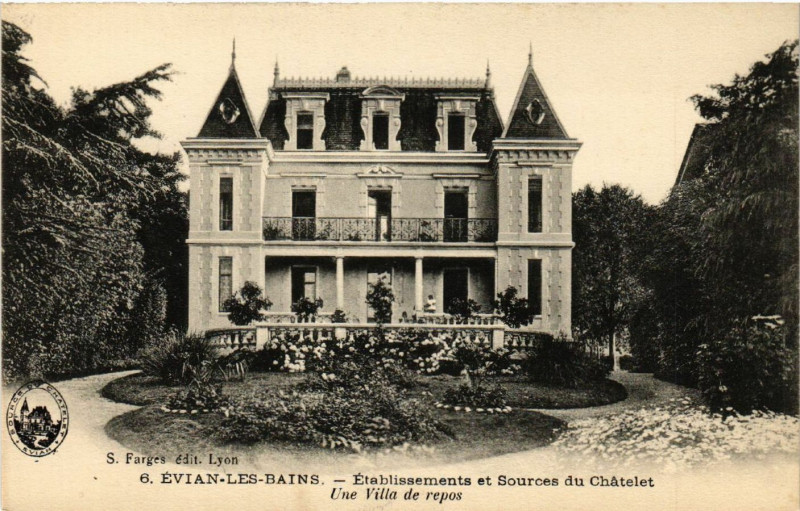 Carte postale ancienne Evian-les-Bains - Etabl. et Sources du Chatelet - Une Villa... à Évian-les-Bains