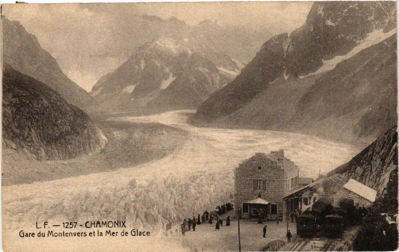 Carte postale ancienne Chamonix - Gare du Montenvers et la Mer de Glace à Vers