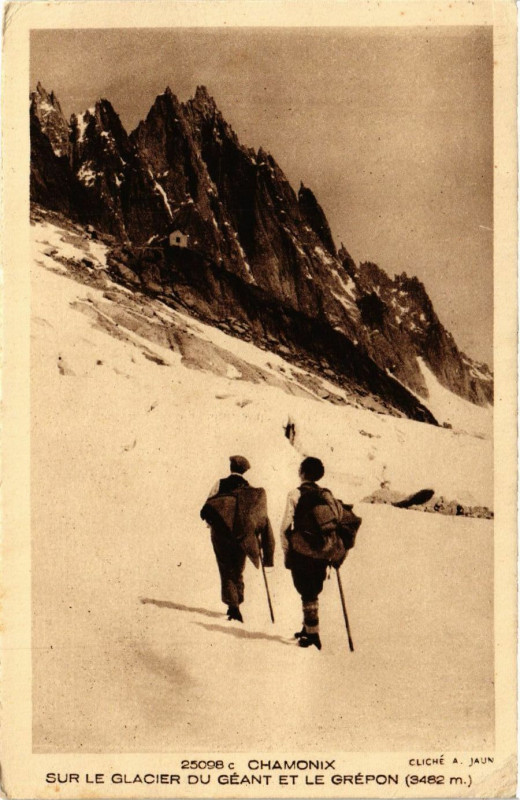 Carte postale ancienne Chamonix sur le Glacier du Geant et le Grepon