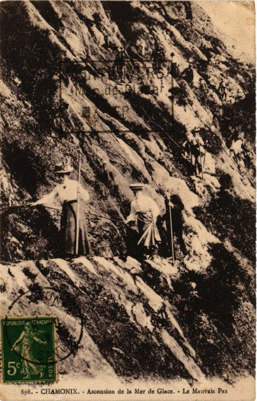 Carte postale ancienne Chamonix - Ascension de la Mer de Glace - Le Mauvais Pas