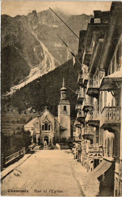 Carte postale ancienne Chamonix - Rue et l'Eglise