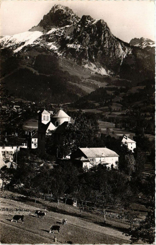 Carte postale ancienne Bernex alt 945 m et la dent d'Oche 2225 m à Bernex