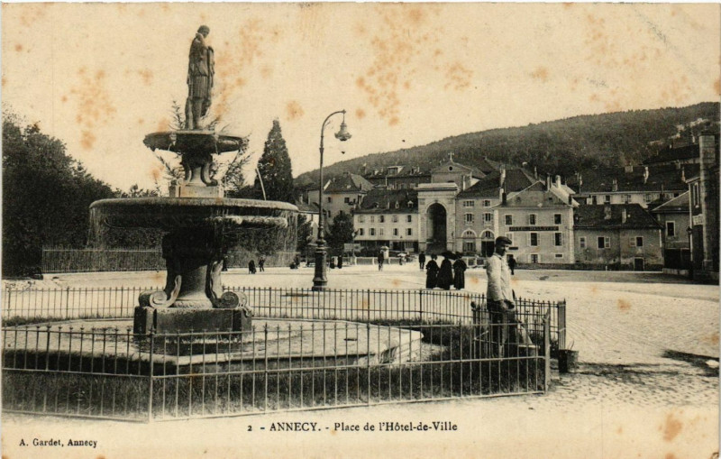 Carte postale ancienne Annecy - Place de l'Hotel-de-Ville à Annecy