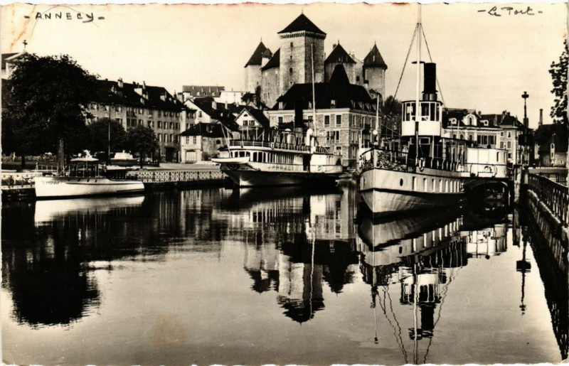 Carte postale ancienne Annecy - Le Port et le Chateau à Annecy