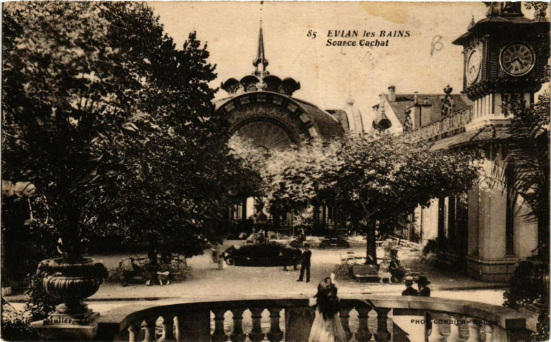 Carte postale ancienne Evian-les-Bains Source Cachat à Évian-les-Bains