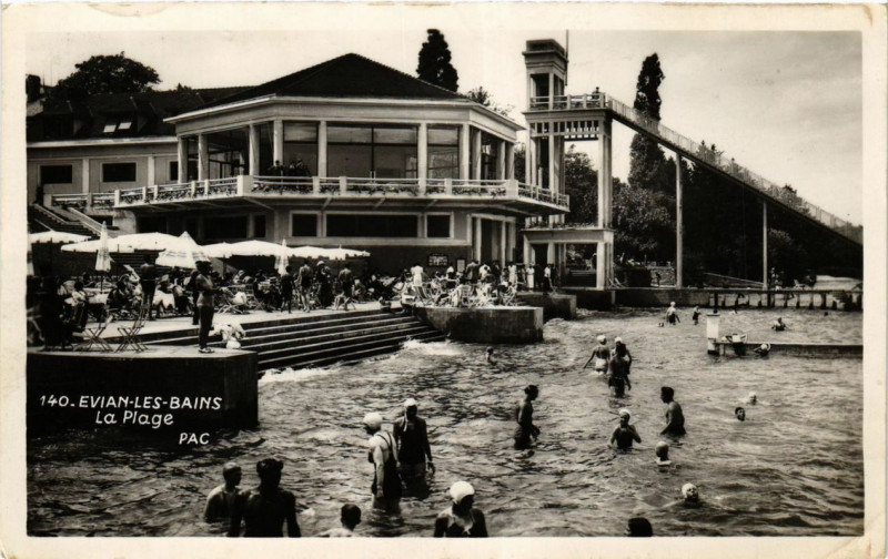 Carte postale ancienne Evian-les-Bains La Plage à Évian-les-Bains