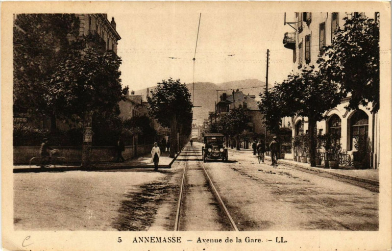 Carte postale ancienne Annemasse Avenue de la Gare à Annemasse