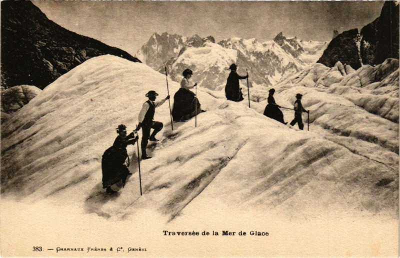 Carte postale ancienne Traversée de la Mer de Glace à Vers