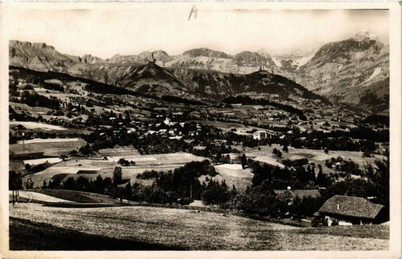 Carte postale ancienne Combloux Vue générale et chains des Aroys à Combloux