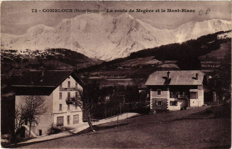 Carte postale ancienne Combloux La route de Megeve et le Mont-Blanc à Combloux