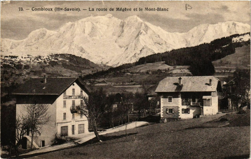 Carte postale ancienne Combloux La route de Megeve et le Mont-Blanc à Combloux