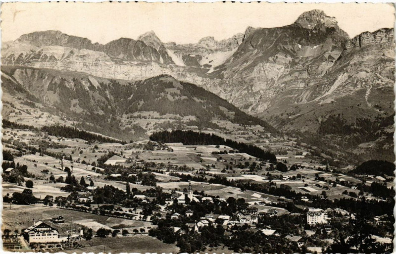 Carte postale ancienne Combloux La Chaine des Aravis à Combloux