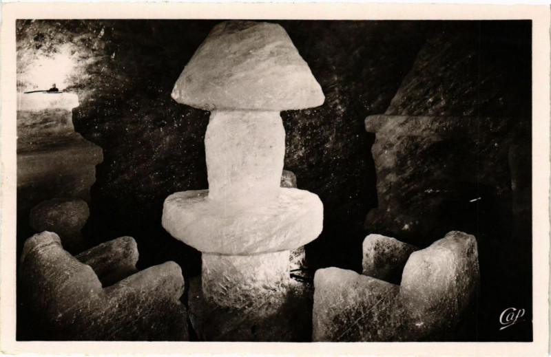 Carte postale ancienne Chamonix Mont-Blanc Grotte de la Mer de Glace-interieur à Chamonix-Mont-Blanc