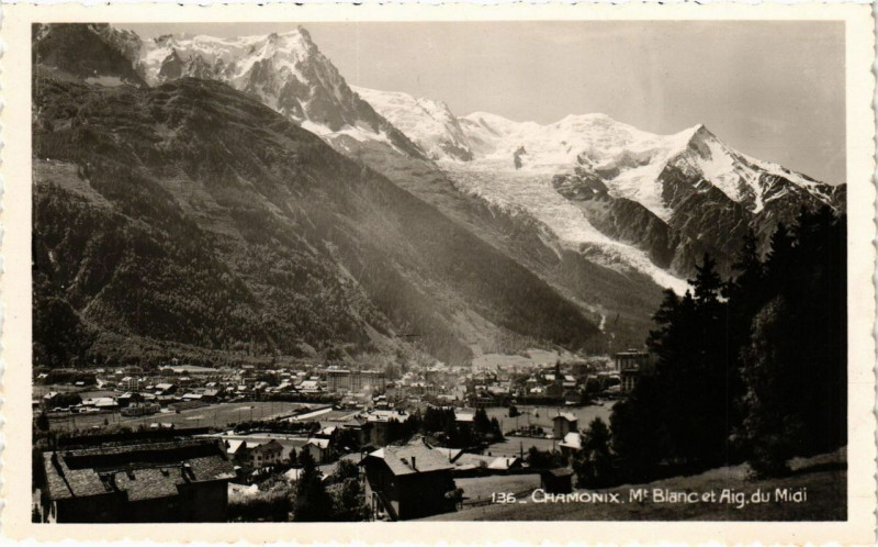 Carte postale ancienne Chamonix Mont-Blanc et Aiguille du Midi à Chamonix-Mont-Blanc