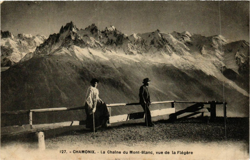 Carte postale ancienne Chamonix La Chaine du Mont-Blanc