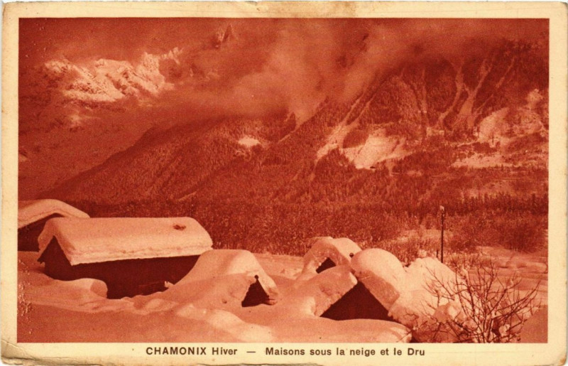 Carte postale ancienne Chamonix Hiver Maisons sous la neige et le Dru