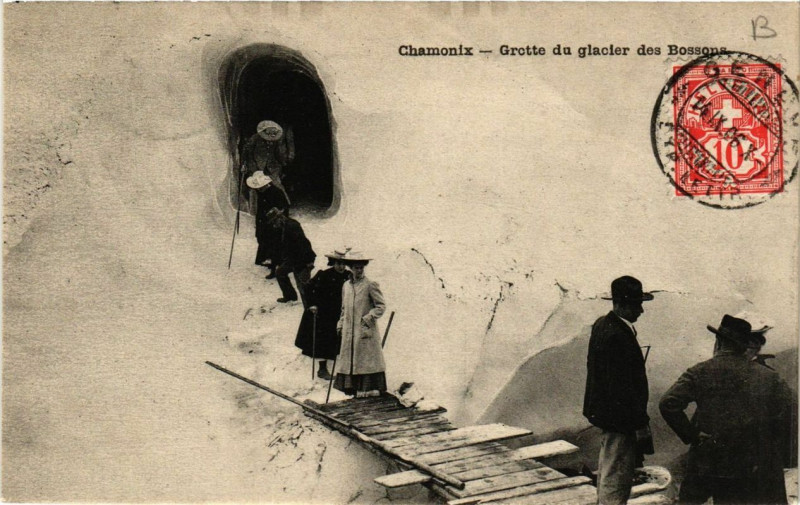 Carte postale ancienne Chamonix Grotte du glacier des Bossons