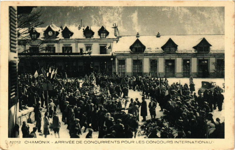 Carte postale ancienne Chamonix Arrivée de Concurrents