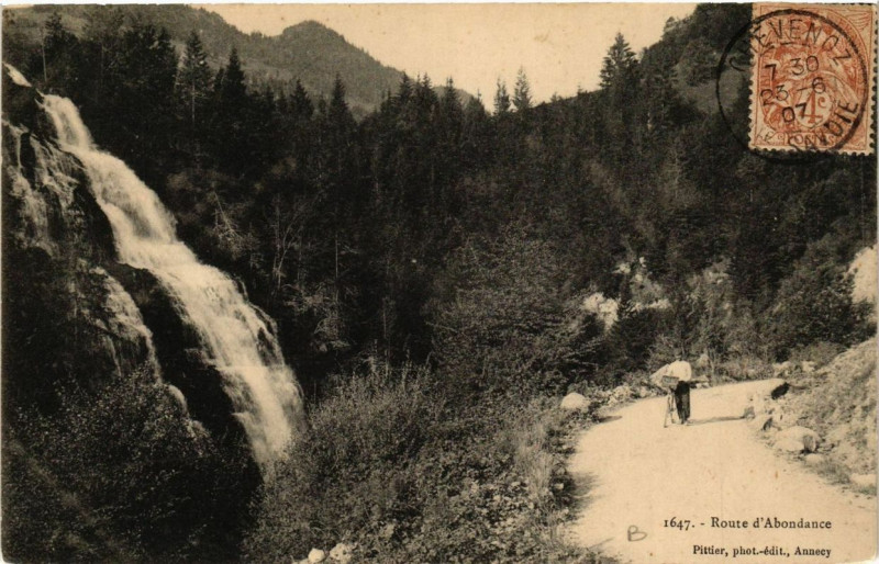 Carte postale ancienne Route d'Abondance à Abondance