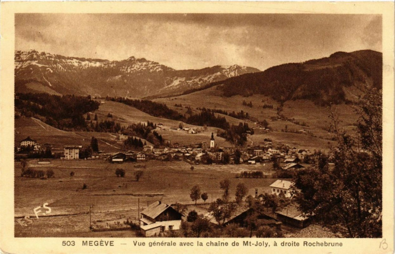 Carte postale ancienne Megeve Vue générale avec la chaine de Mont Joly à Megève