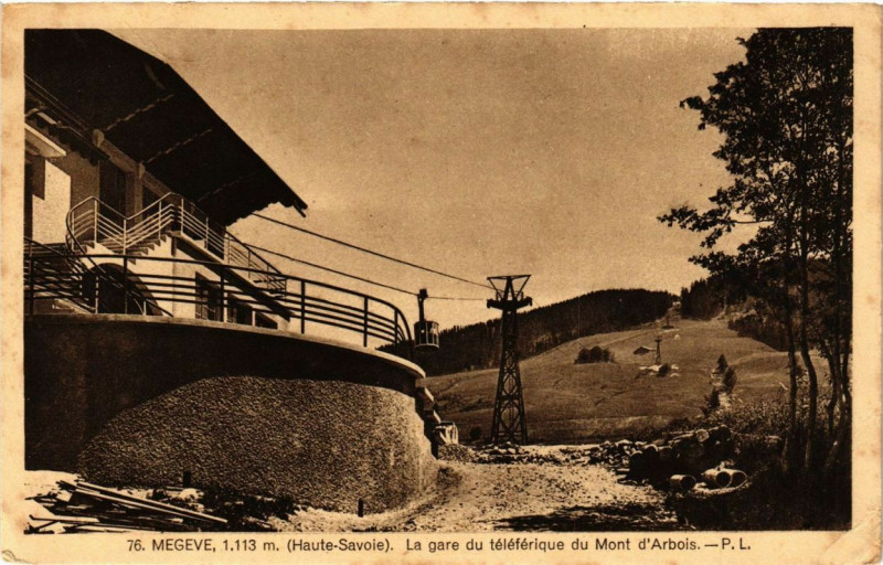 Carte postale ancienne Megeve La gare du teleferique du Mont d'Arbois à Megève