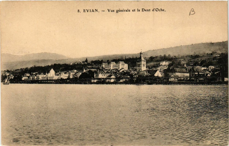 Carte postale ancienne Evian Vue générale et la Dent d'Oche