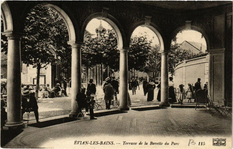Carte postale ancienne Evian-les-Bains Terrasse de la Buvette du Parc à Évian-les-Bains