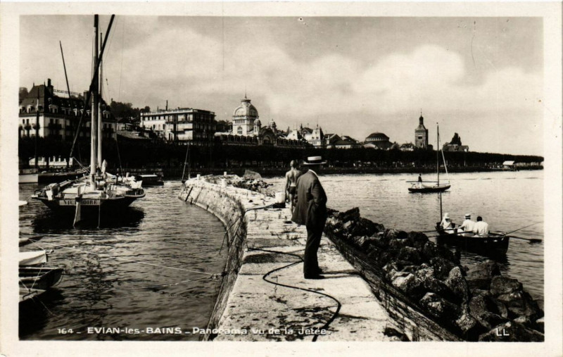 Carte postale ancienne Evian-les-Bains Panorama vu de la Jetée à Évian-les-Bains