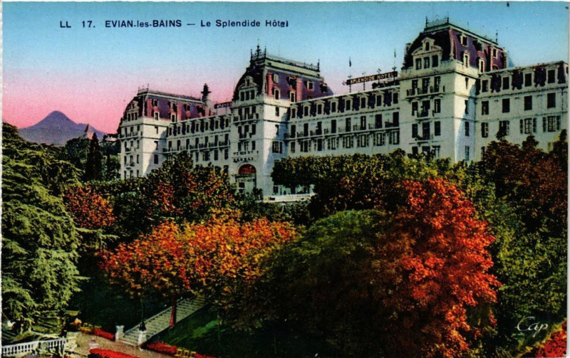 Carte postale ancienne Evian-les-Bains Le Splendide Hotel à Évian-les-Bains
