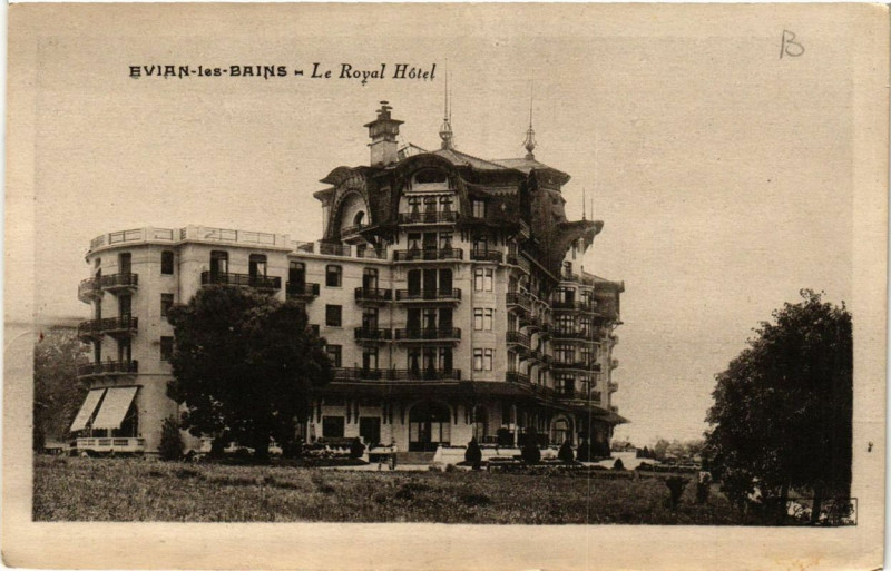 Carte postale ancienne Evian-les-Bains Le Royal Hotel à Évian-les-Bains