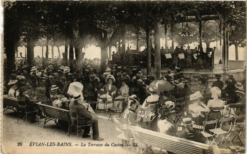 Carte postale ancienne Evian-les-Bains La Terrasse du Casino à Évian-les-Bains